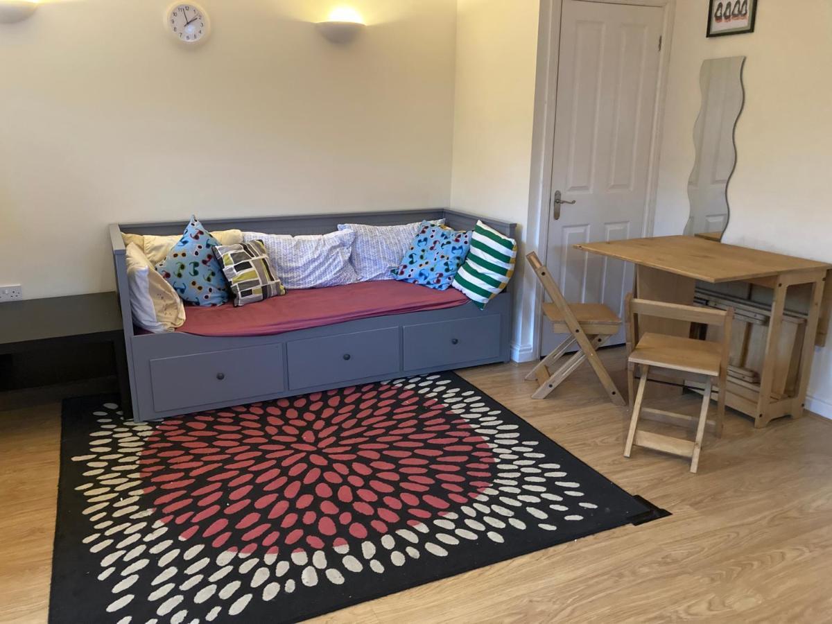 Cv225aa Ground-floor Flat Near School Self Check-in